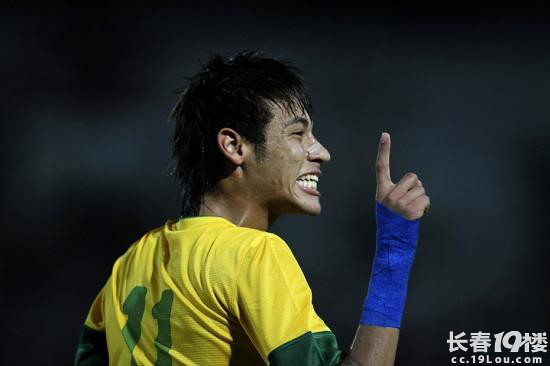 中国男足在巴西累西腓0-8输给巴西队 只是热身