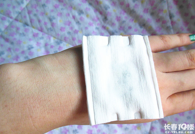 真人测试3款明星卸妆产品效果,贝德玛、芙丽芳