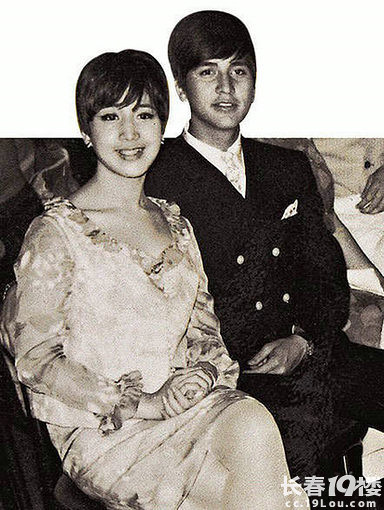 澳门赌王何鸿燊一生娶了四个老婆育有17个子