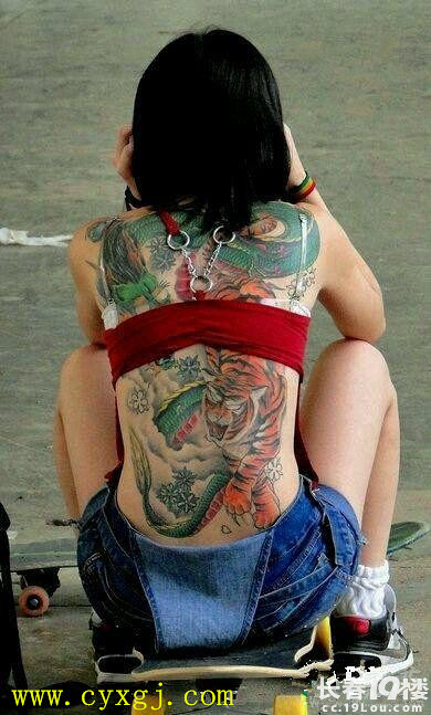 <em>网聊</em>个<em>妹子</em>,衣服脱后吓尿了 -情感故事-情感沙