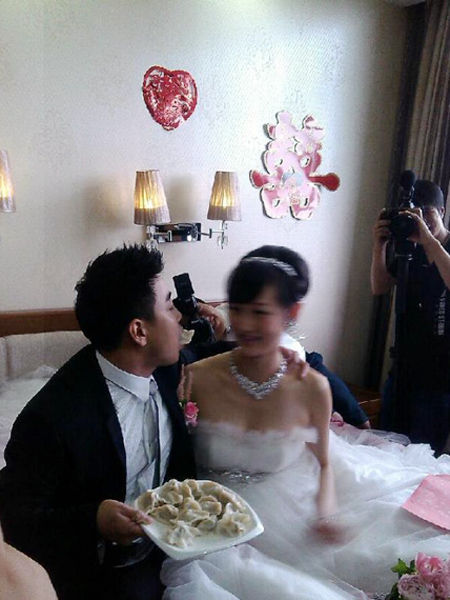 王皓和相恋3年女友大婚 张继科是伴郎 <em>王楠</em>也