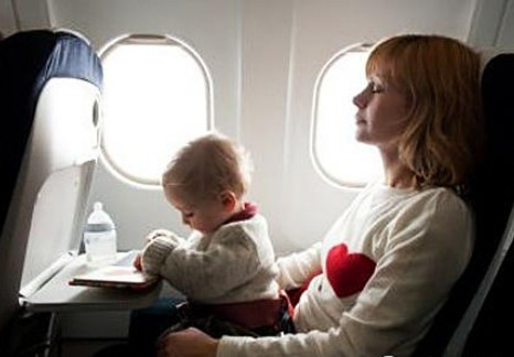 带0-1岁宝宝坐飞机 妈妈必备用品大全-妈咪课堂