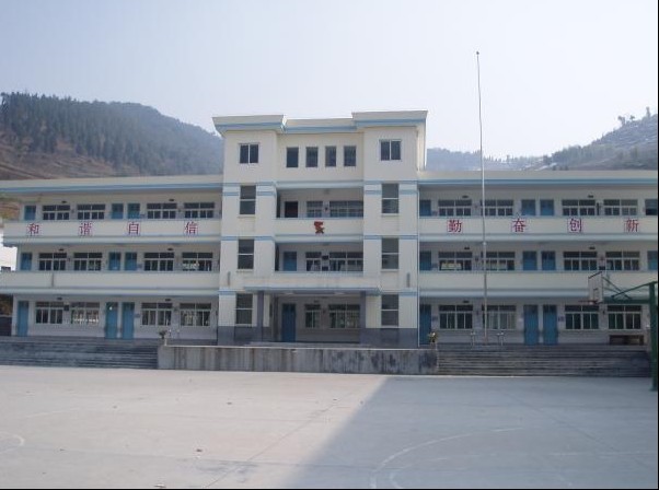 曾经在威坪镇横双初级中学的校友,老师们来留