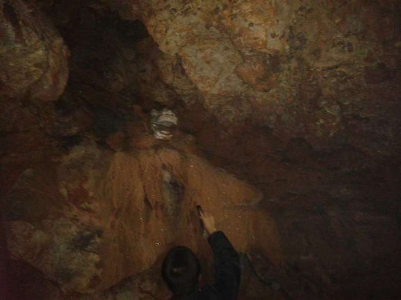 城市探险 发现 这个洞牛逼啊 你猜是哪?-旅游先