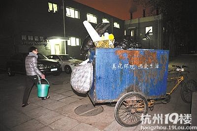 北京电影学院学生因停车与清洁工互殴致其死亡图片