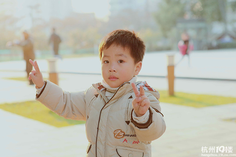四岁帅锅一名(年初额头上缝了三针,留下一条沧