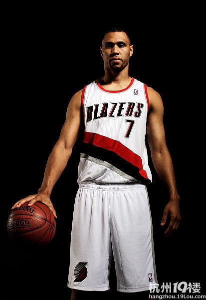 罗伊退役仍被开拓者特赦 经纪人:黄曼巴已永别