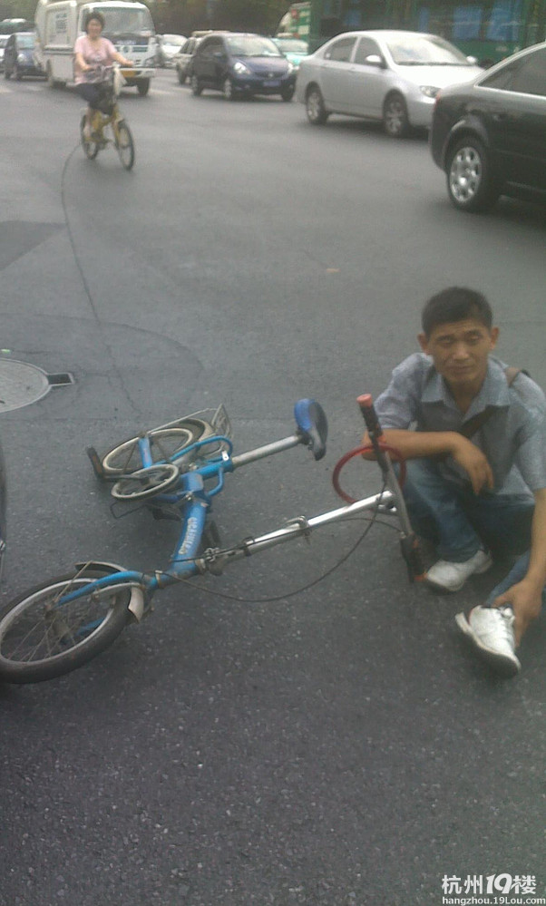 刚看到新闻说新塘路一个碰瓷的被撞死了-拉风