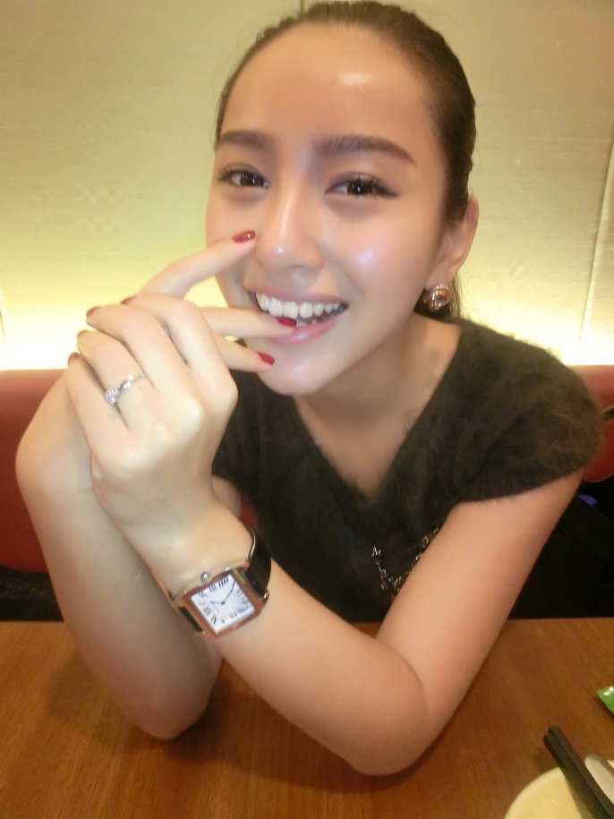 <em>湖北美术学院</em>校花王丸丸 笑起来有点吴佩慈的