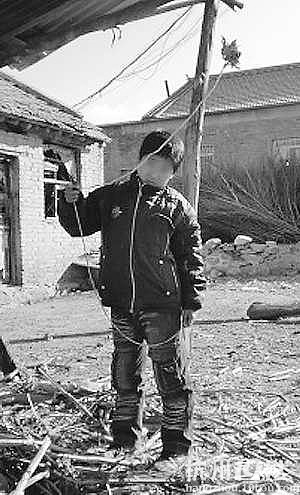 河北13歲艾滋病毒攜帶者連遭學(xué)校親人拋棄(圖)
