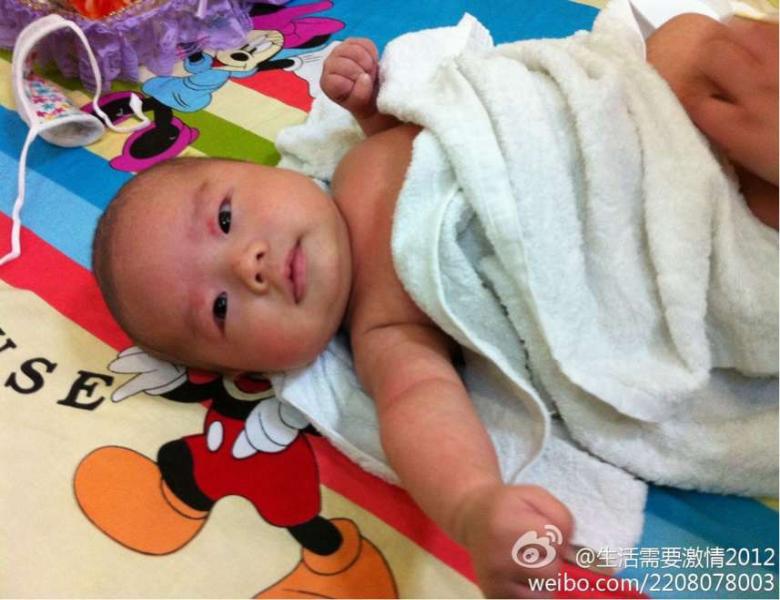 婴儿怎么喂ad和d3 middle_190609_babyalbum_92692f6cb3ca476434848882a6ee06ea.jpg