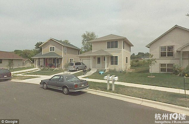 女孩被父母长期囚禁地下室 被逼吃自己粪便(组