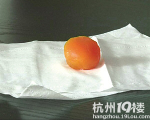 蛋黄能弹起10厘米 不是假鸡蛋?-美食俱乐部-杭
