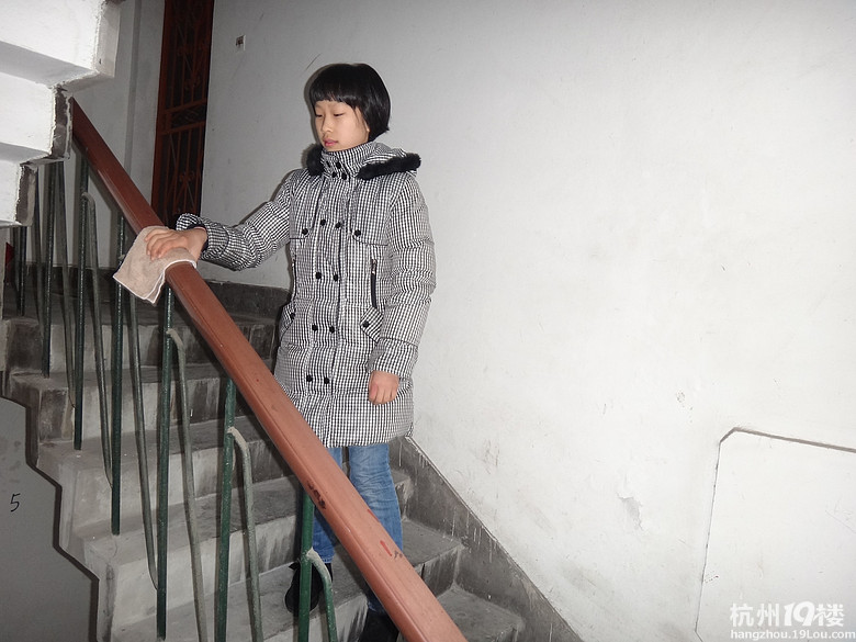 学雷锋日--清洁楼道-小学教育论坛-杭州19楼