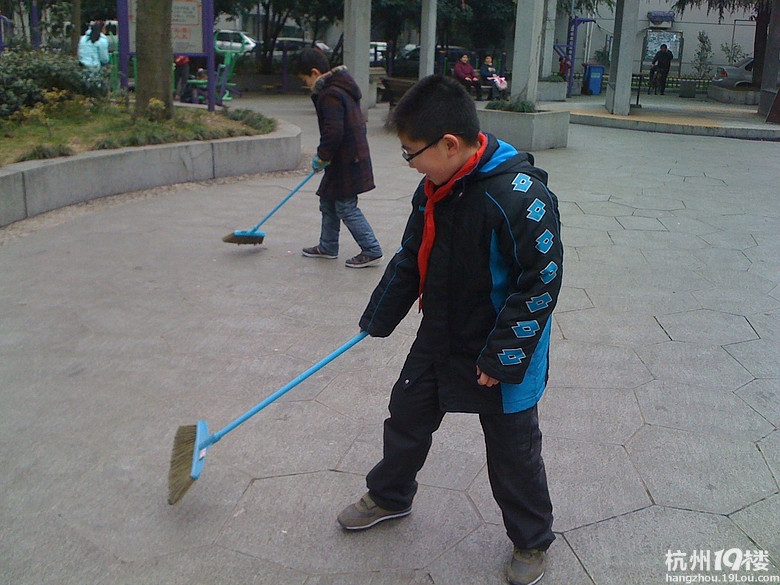 新华小学三(1)中队雷锋小队活动情况(郑芷杉