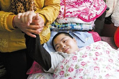 孕妇车祸后为产子瘫痪在床称从未后悔生下孩子