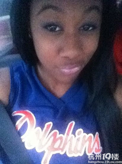 乔丹女儿曝约会篮球悍将 穿其球衣玩自拍(图)-