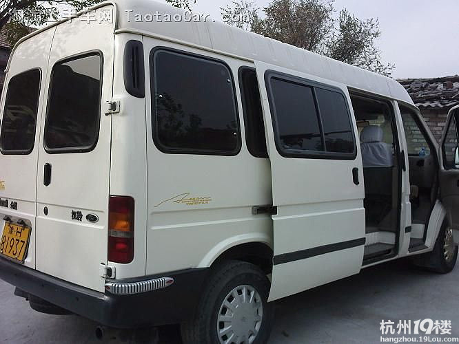 本人自带全新福特全顺物流车一辆,有需要载客