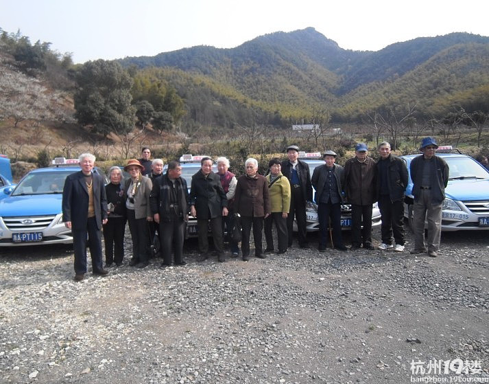 萧山公交出租车爱心车队邀老人踏青赏梅-杭州