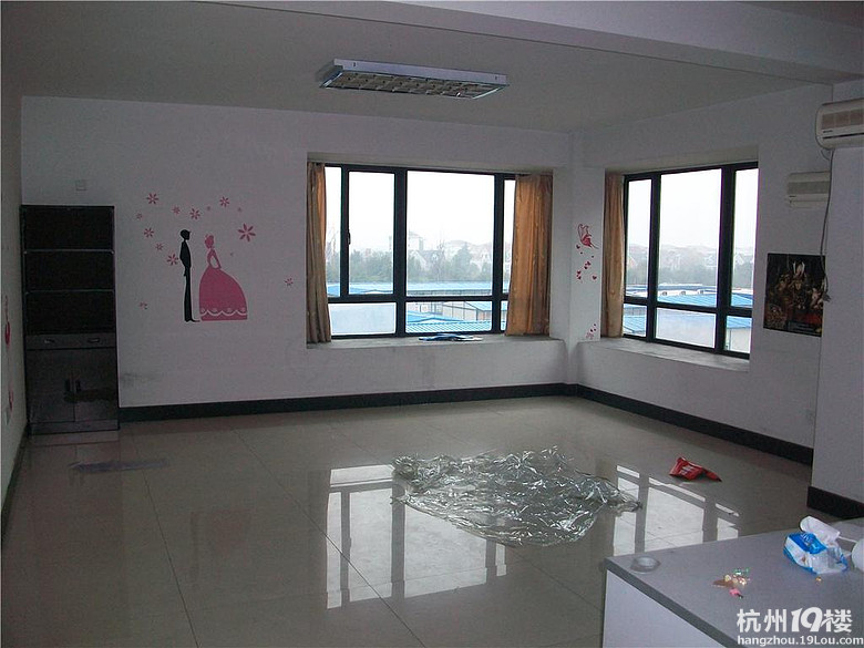 西城年华 浙大旁 客厅大开间 适合居家过渡 办公