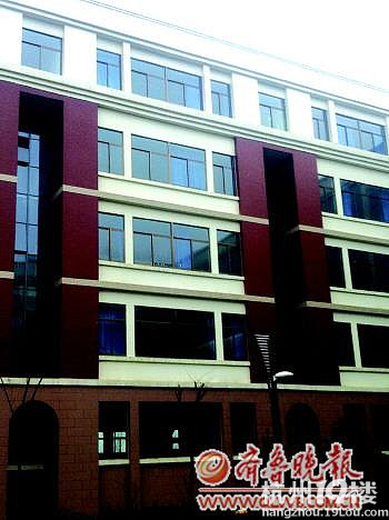 烟台一男生高考体检后五楼坠亡 引众多猜测(组