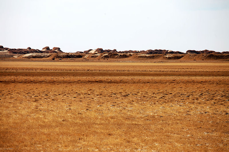 2011年10月20日,若羌至格尔木路上随拍。-边
