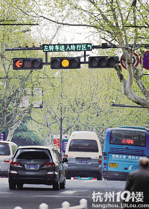 全国首例闯黄灯案终审判决引发律师、交警、车