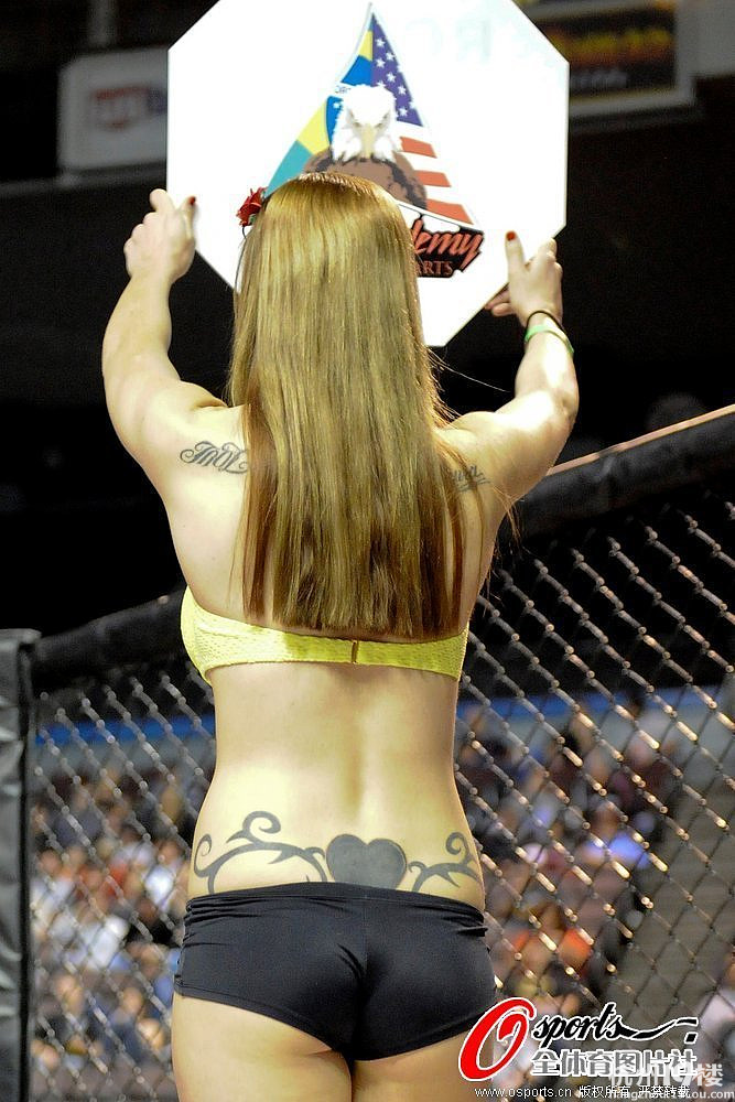 美国拳赛精彩表情 男女拳手血染笼斗场-明星趣