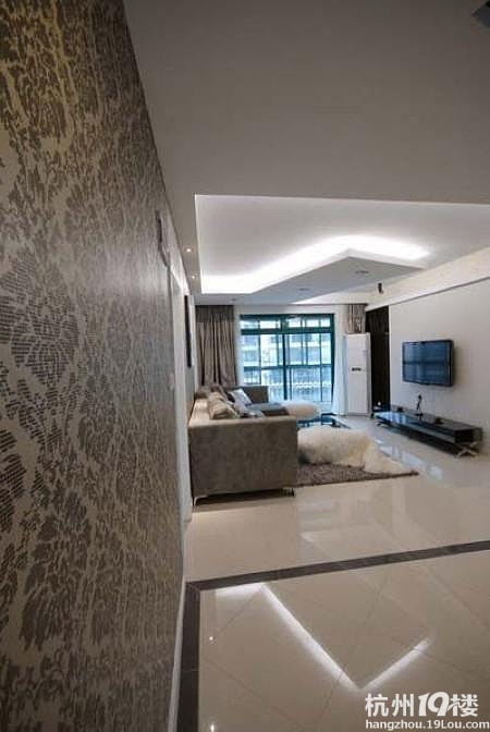 儿子的女朋友吹了,要离开杭州去深圳买房子,急