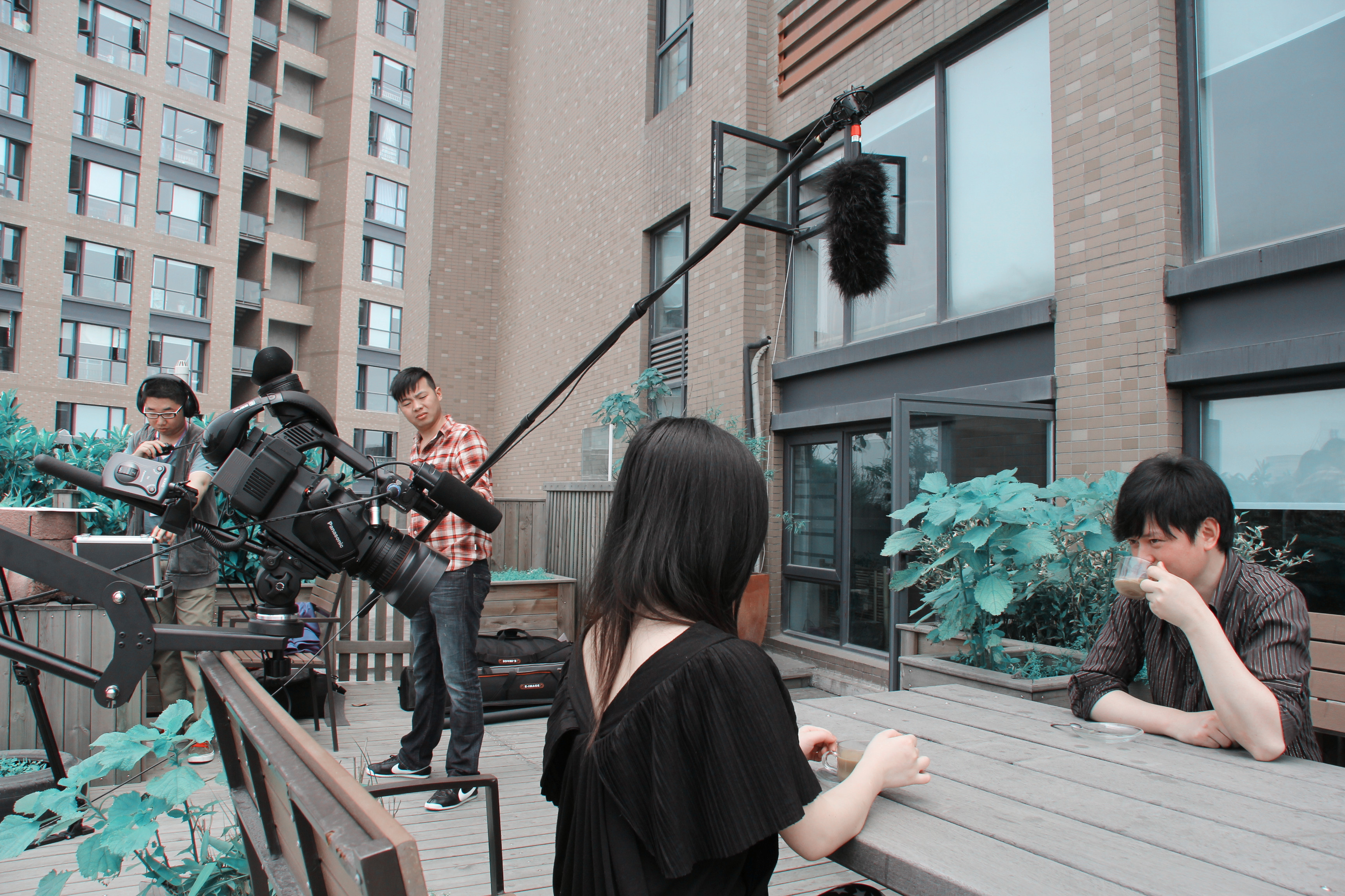 五一去跟老婆一起拍电影去了