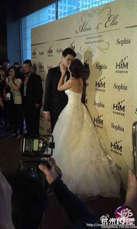 Ella陈嘉桦(SHE成员)5月5日结婚啦!婚礼直播中