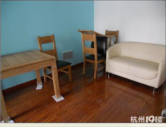 侯潮公寓,房东急卖税费自理。学区房的。急啊