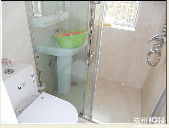 侯潮公寓,房东急卖税费自理。学区房的。急啊