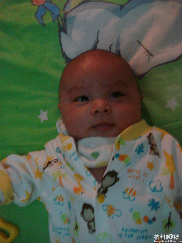 潮宝辣妈秀出来--喜欢睡大字的儿子-孩爸孩妈聊