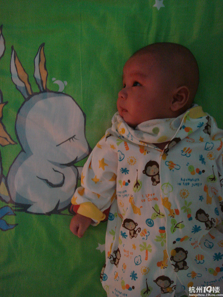 潮宝辣妈秀出来--喜欢睡大字的儿子