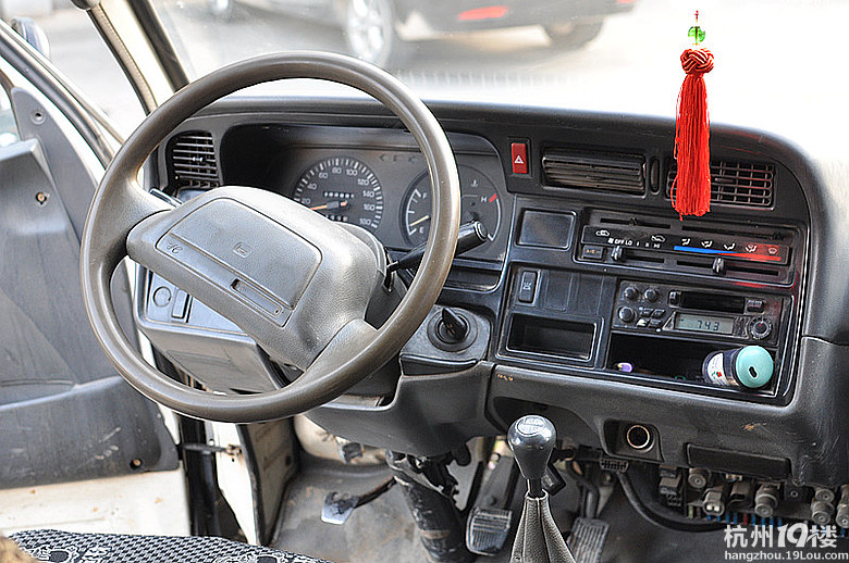 05年金杯商务车白色,现价2.5W出手,车况非常好