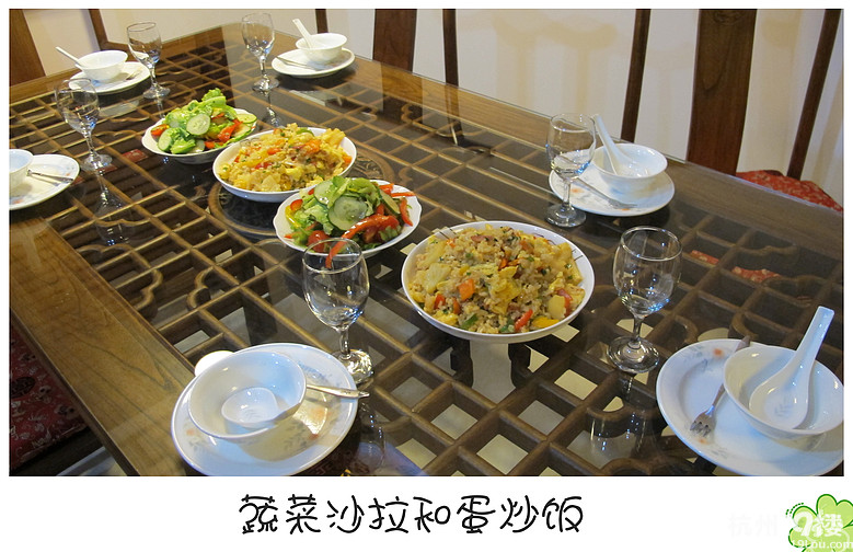 中式房间里吃西式大餐