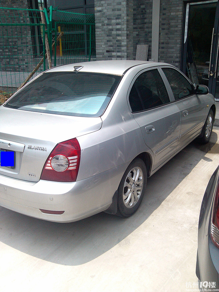 出售2010年上牌的手动档银白色伊兰特-二手车