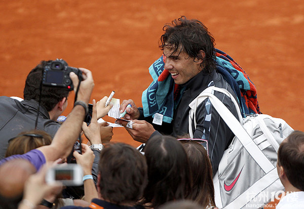 纳达尔五度破发完胜阿根廷怪才 进16强为己庆