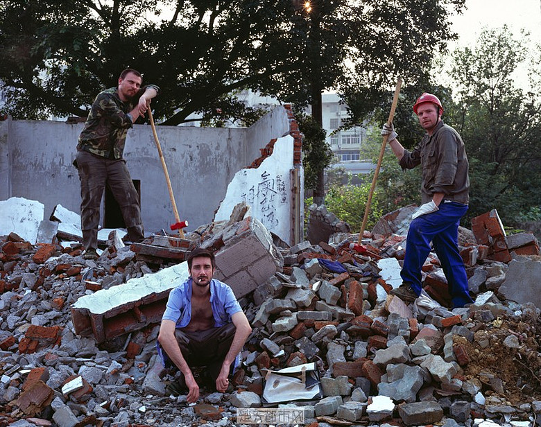 什么叫逆袭?美国白人在武汉当民工。-创意-养