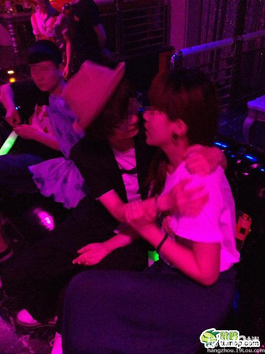 轰动!昨夜酒吧里上演拉拉求婚-我要说的-讲白