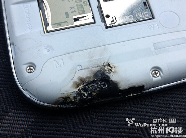 三星Galaxy S III遭遇发热问题 机身自燃底部烧毁