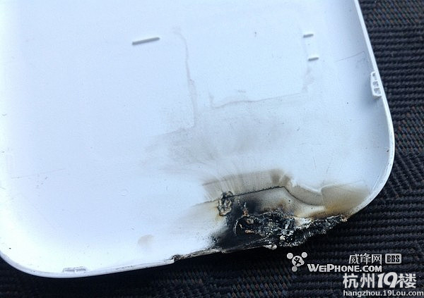 三星Galaxy S III遭遇发热问题 机身自燃底部烧毁