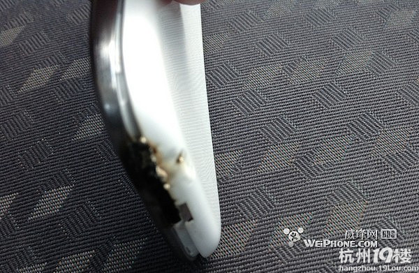 三星Galaxy S III遭遇发热问题 机身自燃底部烧毁