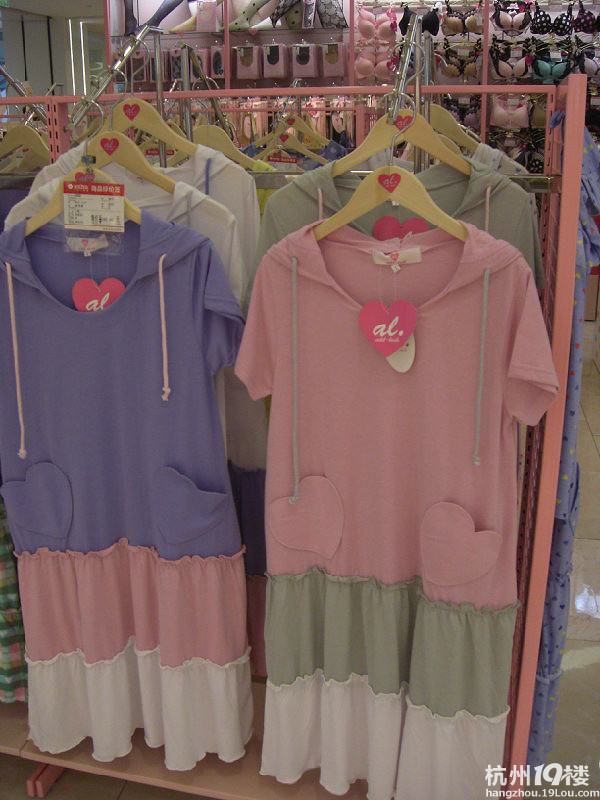 前天西湖文化广场银泰正式开业,偶也去凑热闹