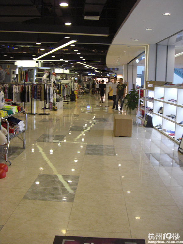 前天西湖文化广场银泰正式开业,偶也去凑热闹