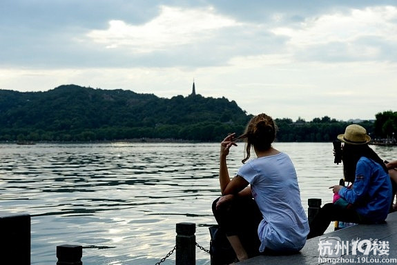 梅雨季节西湖边的天空真美~-杭州旅游攻略-大