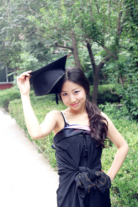 又一个<em>毕业</em>季,<em>毕业照</em>要疯狂,<em>学士服</em>也很忙!-日