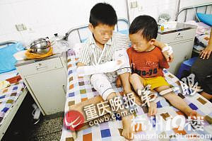 8岁男孩因多动症 被母亲用铁链锁两年 (图)