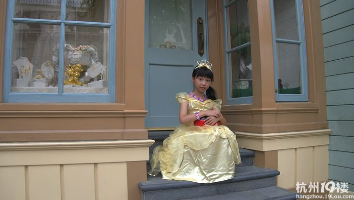 去香港我不干什么,就打扮成公主在迪士尼逛逛